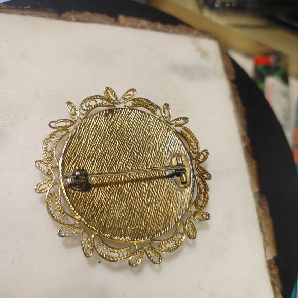 Vintage Damascene Gold Brooch Pin Enamel Floral Flower Filigree Edge Bird - Picture 3 of 10